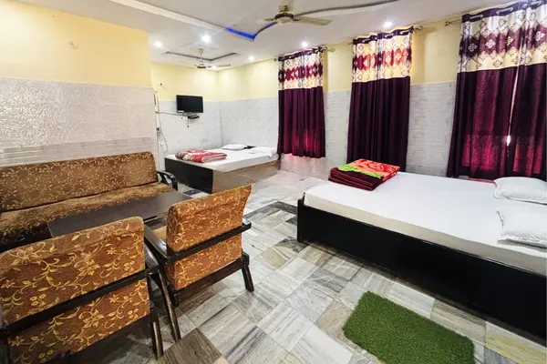 AC hall accommodation for group yatris in Palitana