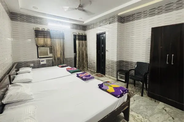 6 beds AC family room in Palitana near Shatrunjaya Hills